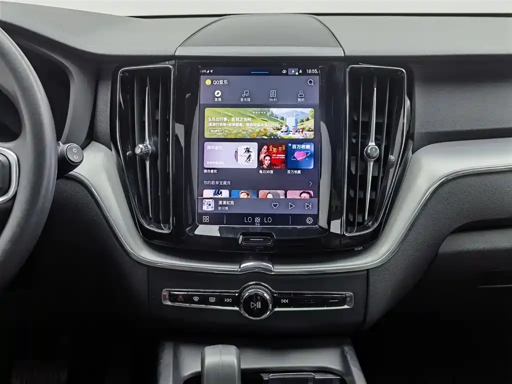 Volvo XC60 2022 — фото 12