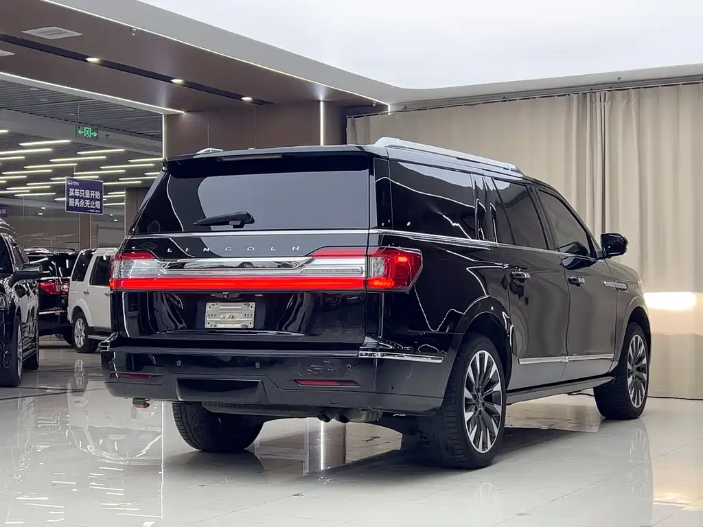 Lincoln Navigator 2019 — фото 19