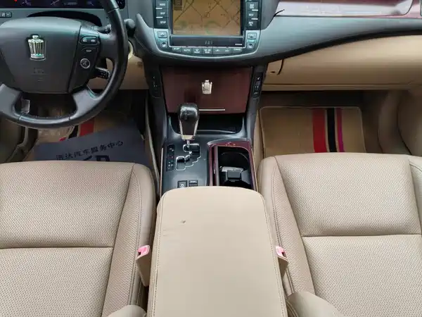 Toyota Crown 2011