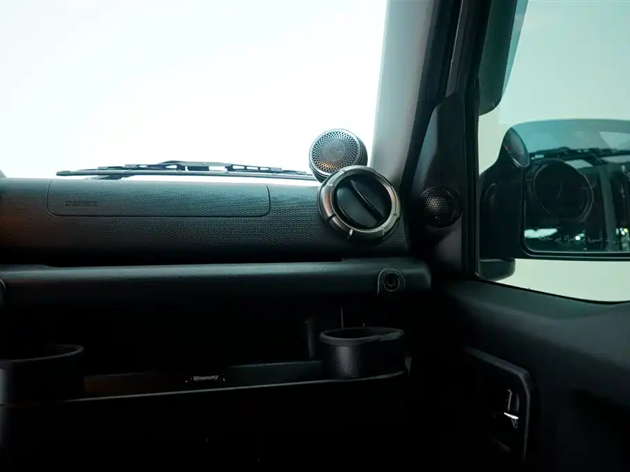Suzuki Jimny 2025 — фото 10