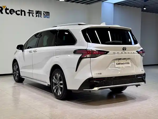 Toyota Granvia 2024