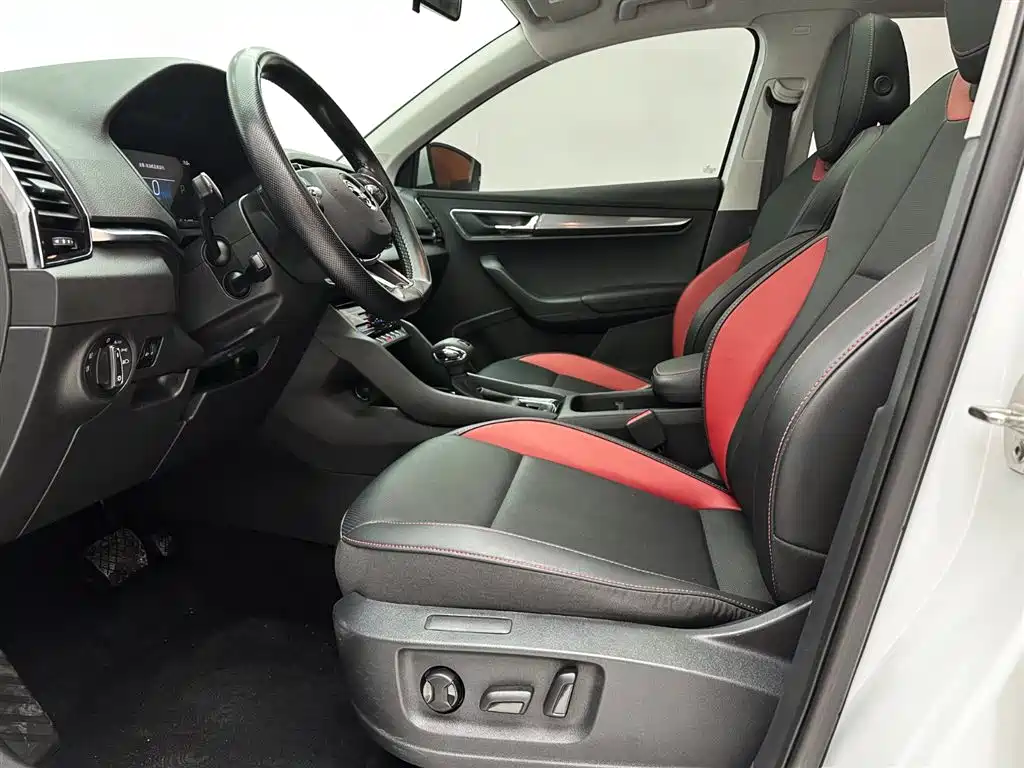 Skoda Karoq 2023 — фото 11