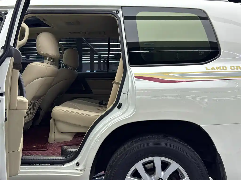 Toyota Land Cruiser 2020 — фото 7