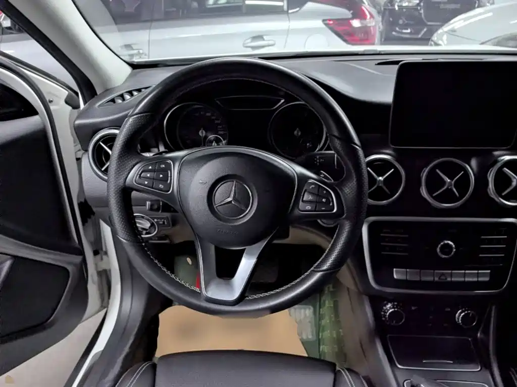 Mercedes-Benz GLA 2018 — фото 11