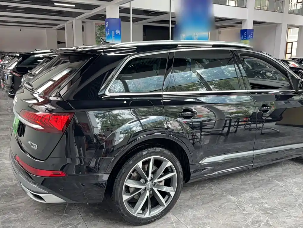 Audi Q7 2021 — фото 7