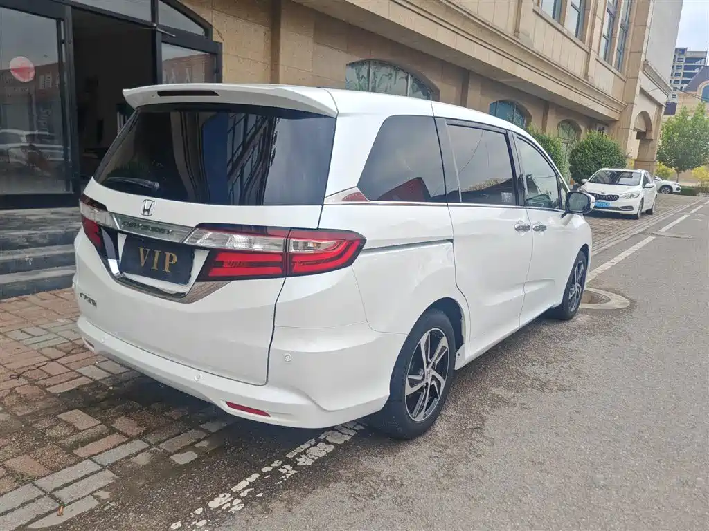Honda Odyssey 2016 — фото 15