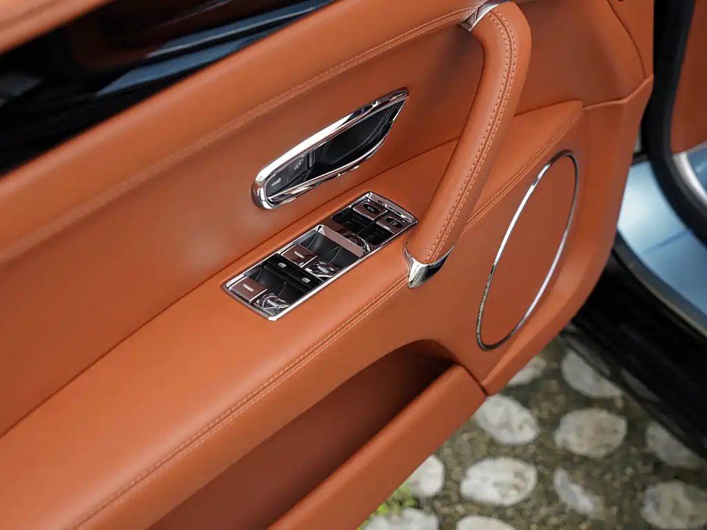 Bentley Flying Spur 2018 — фото 18