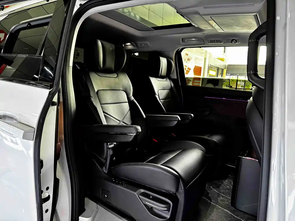 GAC Motor E8 PHEV 2024 — фото 15
