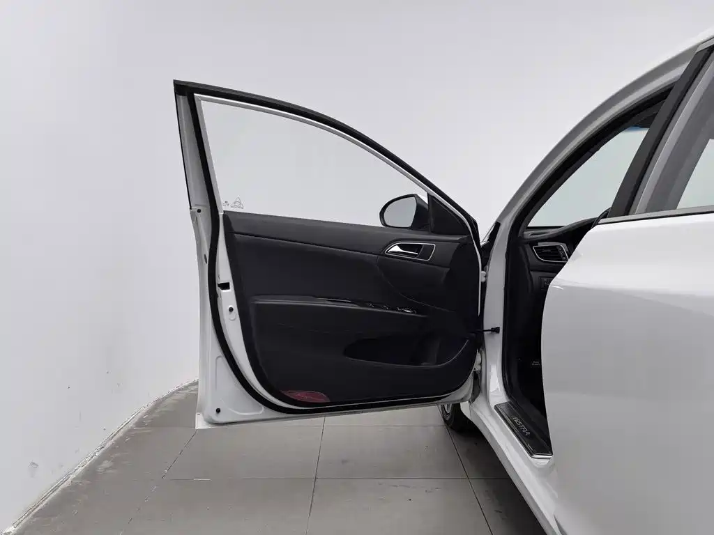 Hyundai Mistra 2015 — фото 8