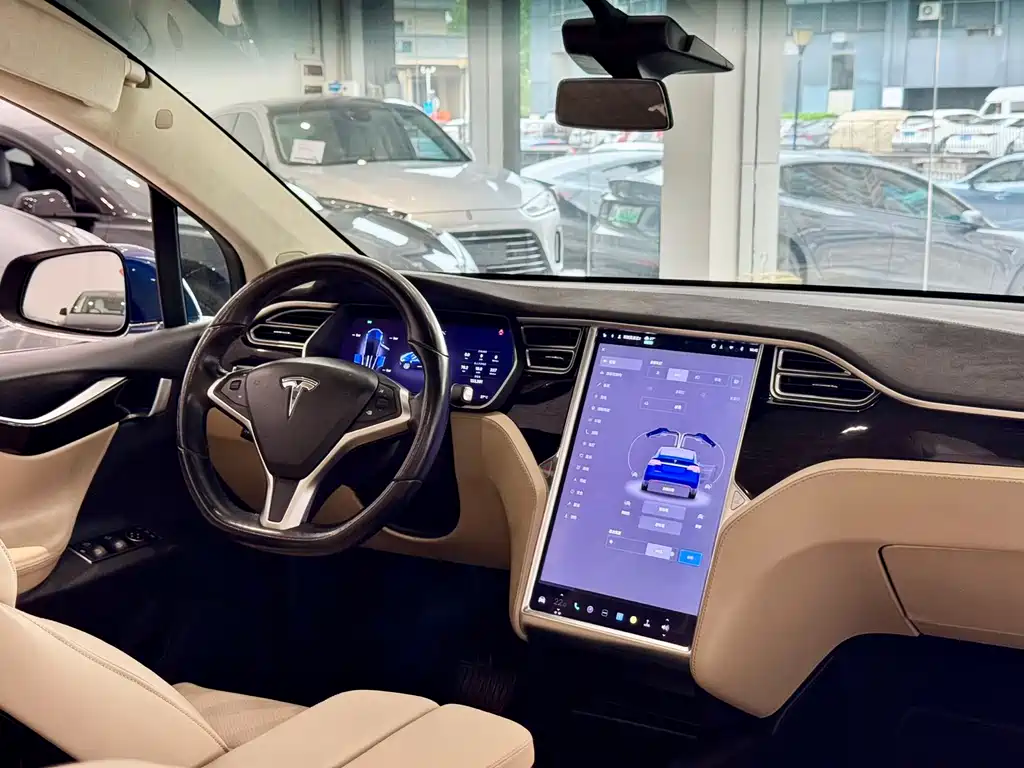 Tesla Model X 2017 — фото 4