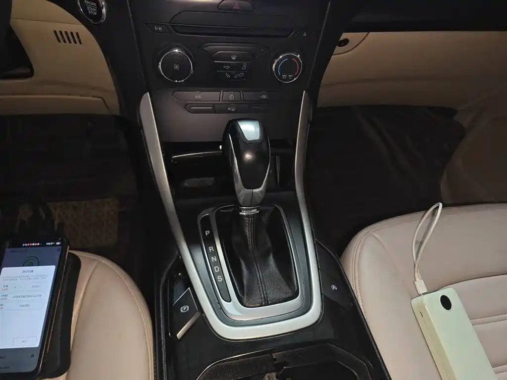 Ford Edge 2016 — фото 14