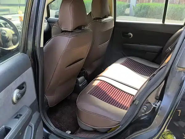 Nissan Tiida 2008