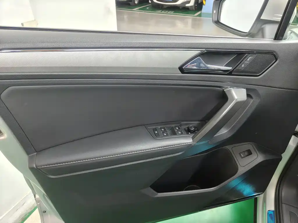 Volkswagen Tiguan L 2018 — фото 12