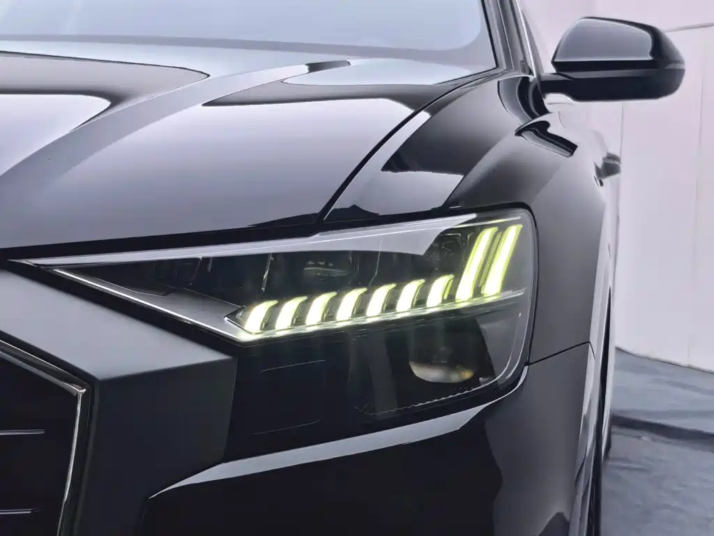 Audi Q8 2021 — фото 17