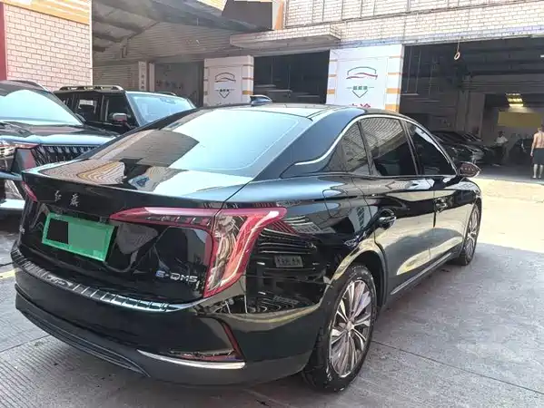 Hongqi E-QM5 2022