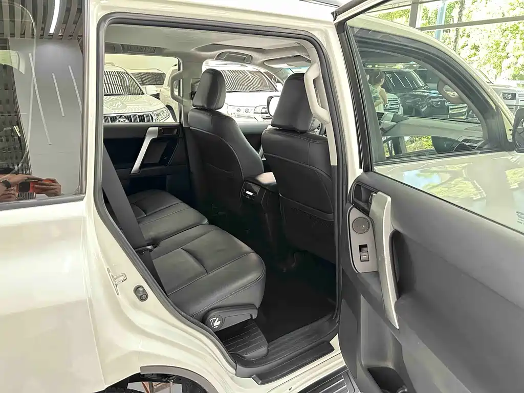 Toyota Prado 2016 — фото 12