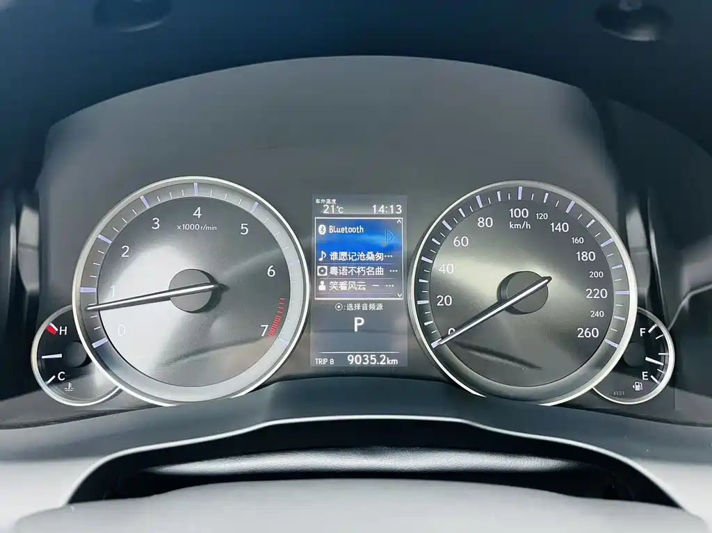 Lexus ES 2018 — фото 14