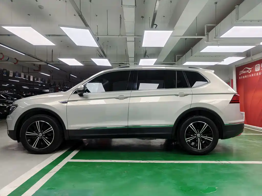 Volkswagen Tiguan L 2018 — фото 8