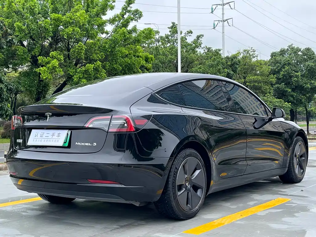 Tesla Model 3 2022 — фото 16