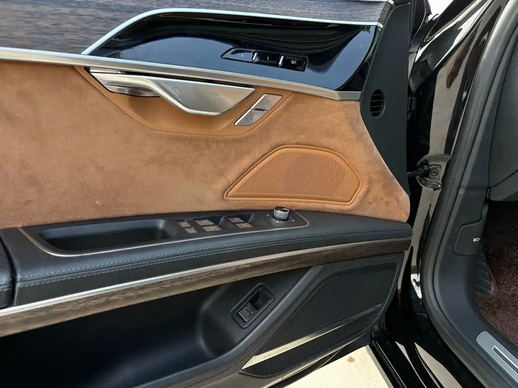 Audi A8 2020 — фото 10