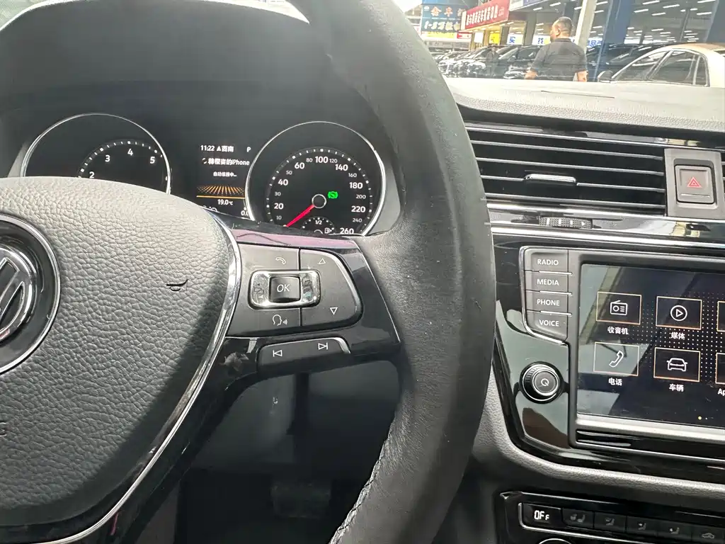 Volkswagen Tiguan L 2017 — фото 13