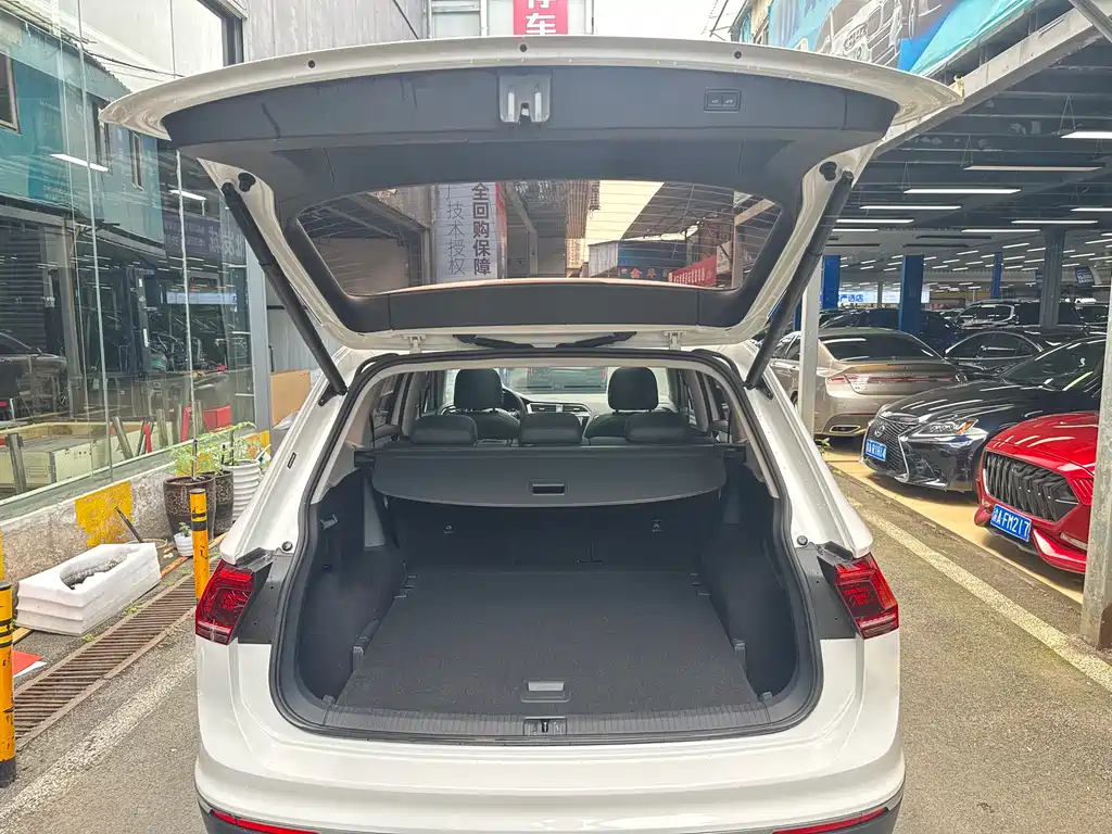 Volkswagen Tiguan L 2017 — фото 19