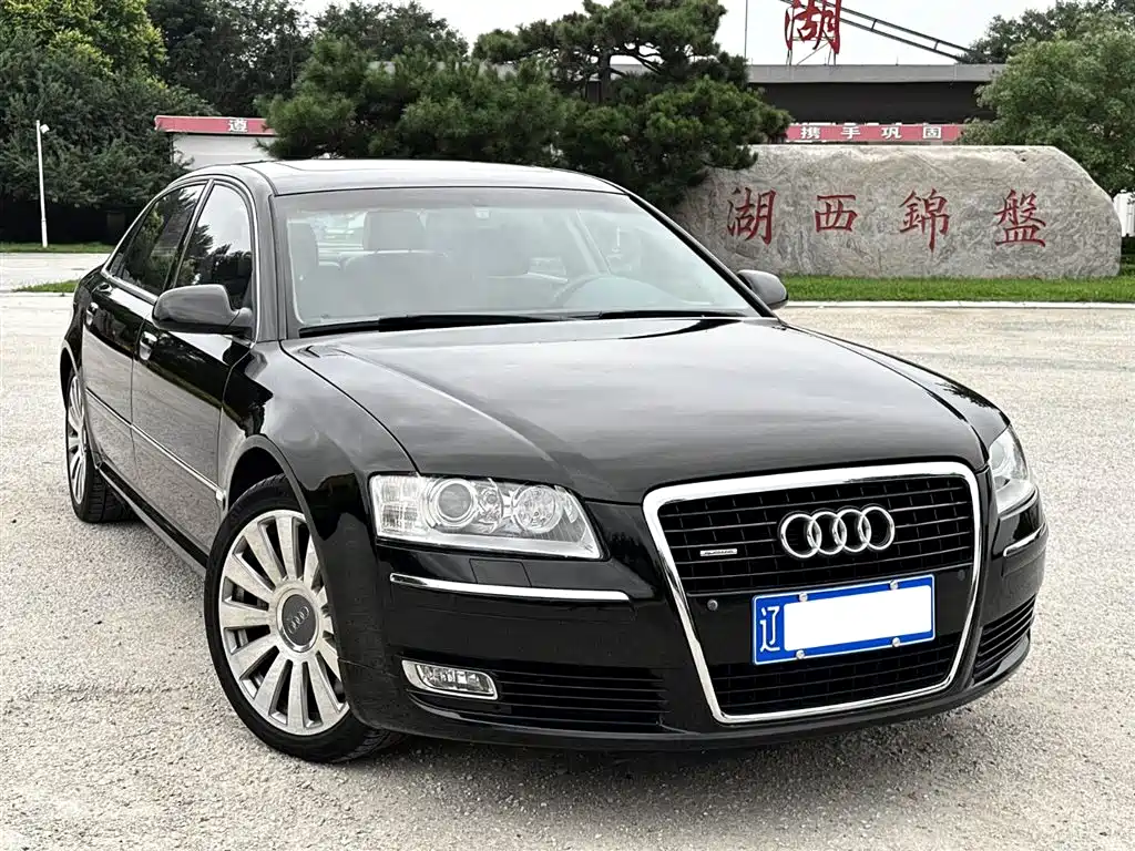 Audi A8 2010 — фото 2