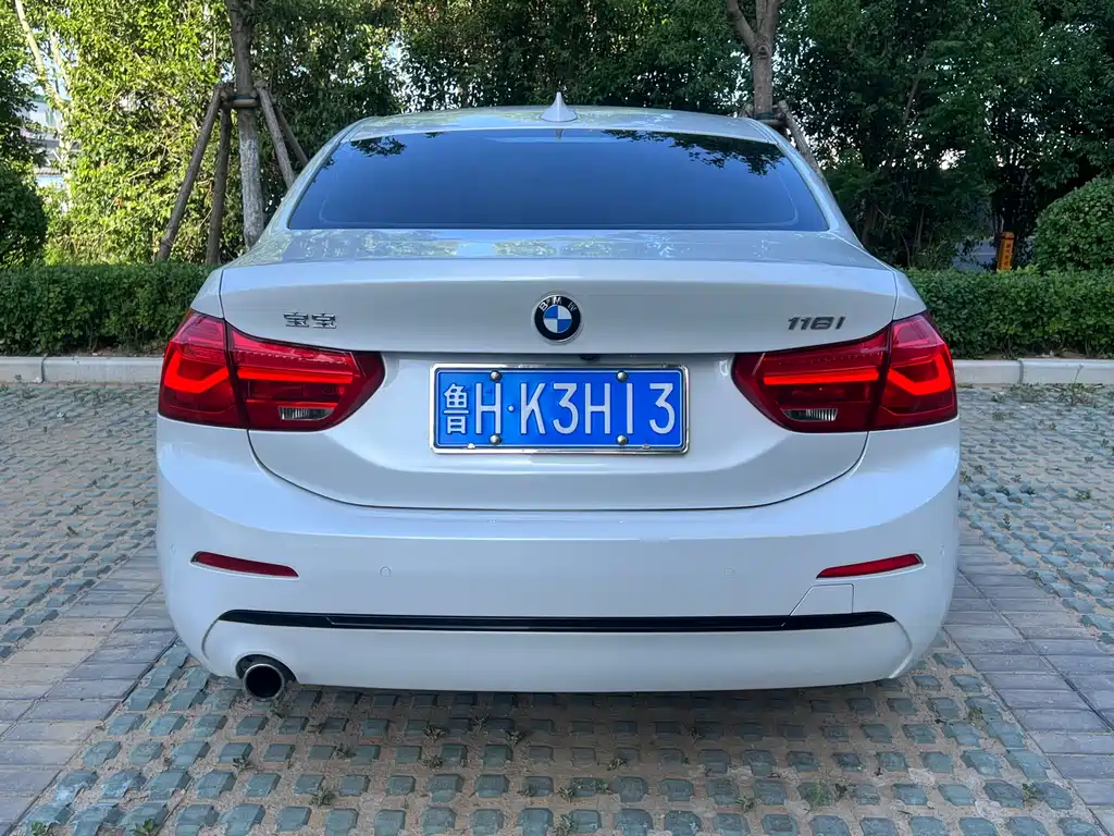 BMW 1 Series 2018 — фото 8