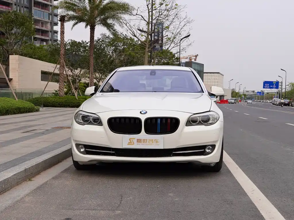 BMW 5 Series 2011 — фото 2