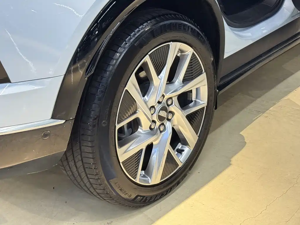 Cadillac IQ Aoge 2024 — фото 26