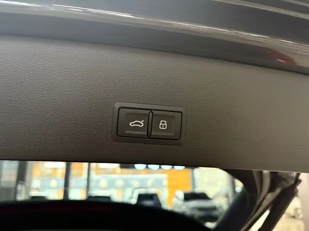 Audi Q2L 2023 — фото 10