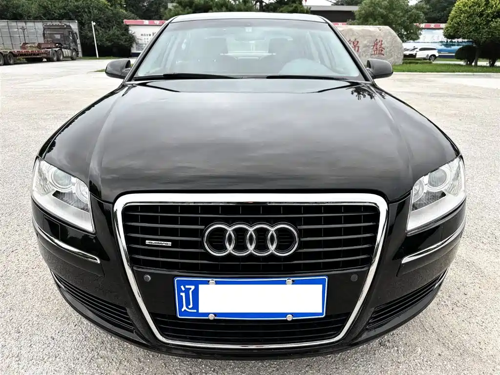 Audi A8 2010 — фото 1