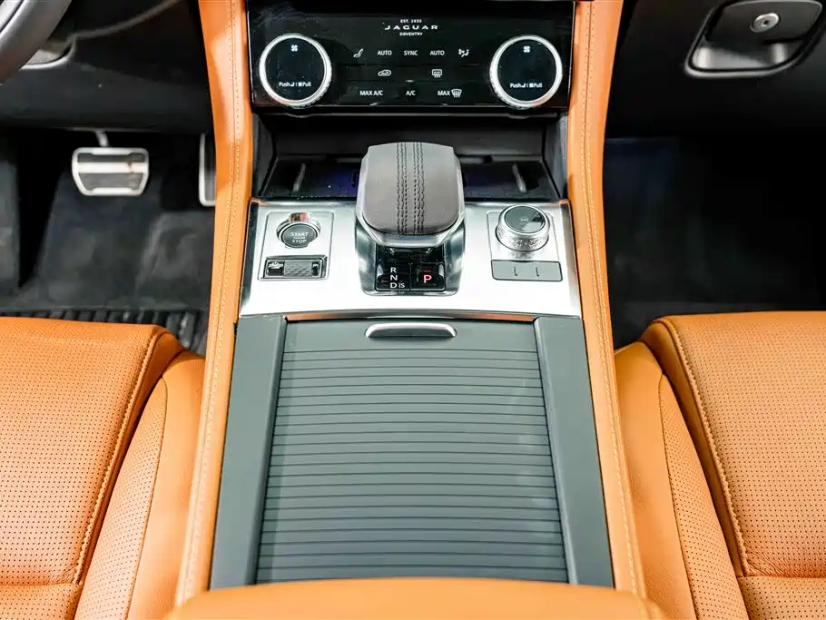 Jaguar F-PACE 2023 — фото 12