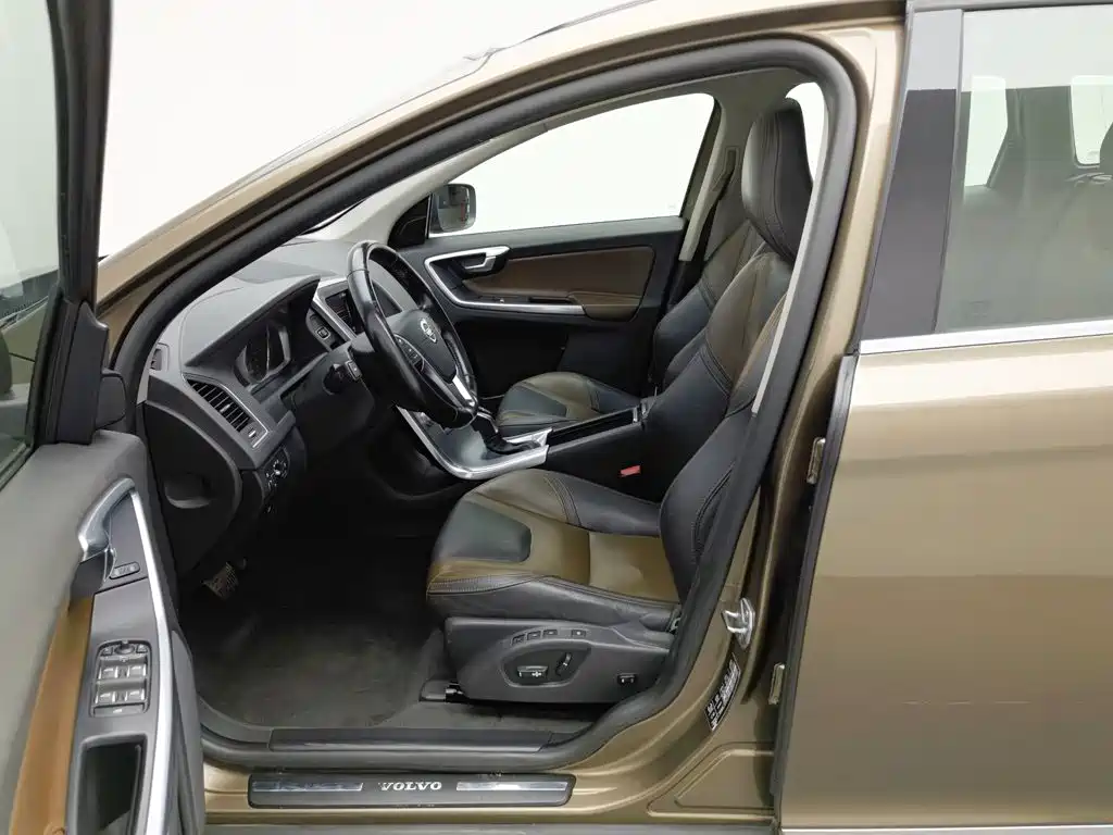 Volvo XC60 2017 — фото 10