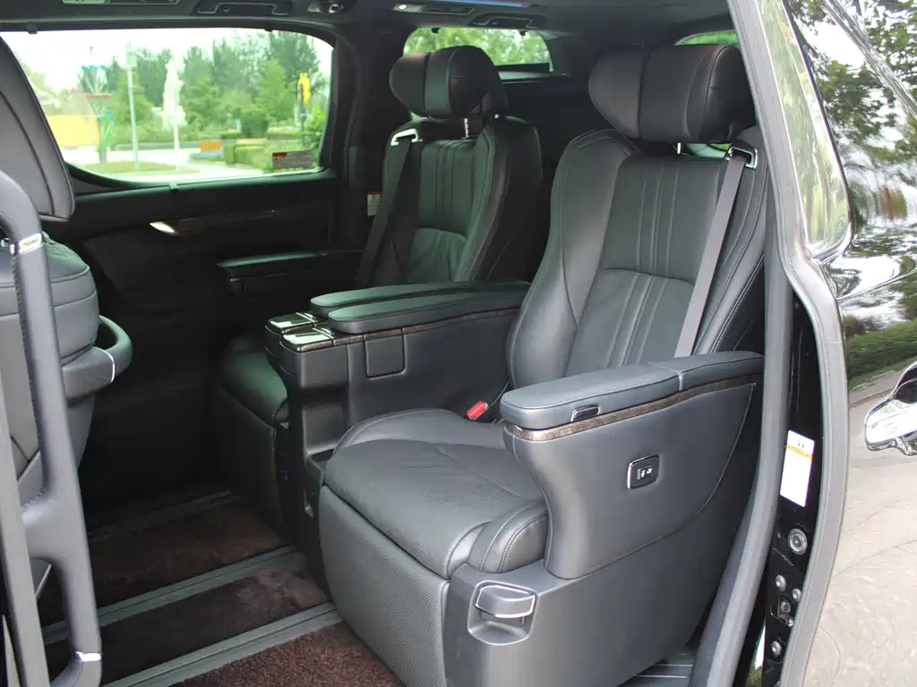 Toyota Alphard 2020 — фото 9