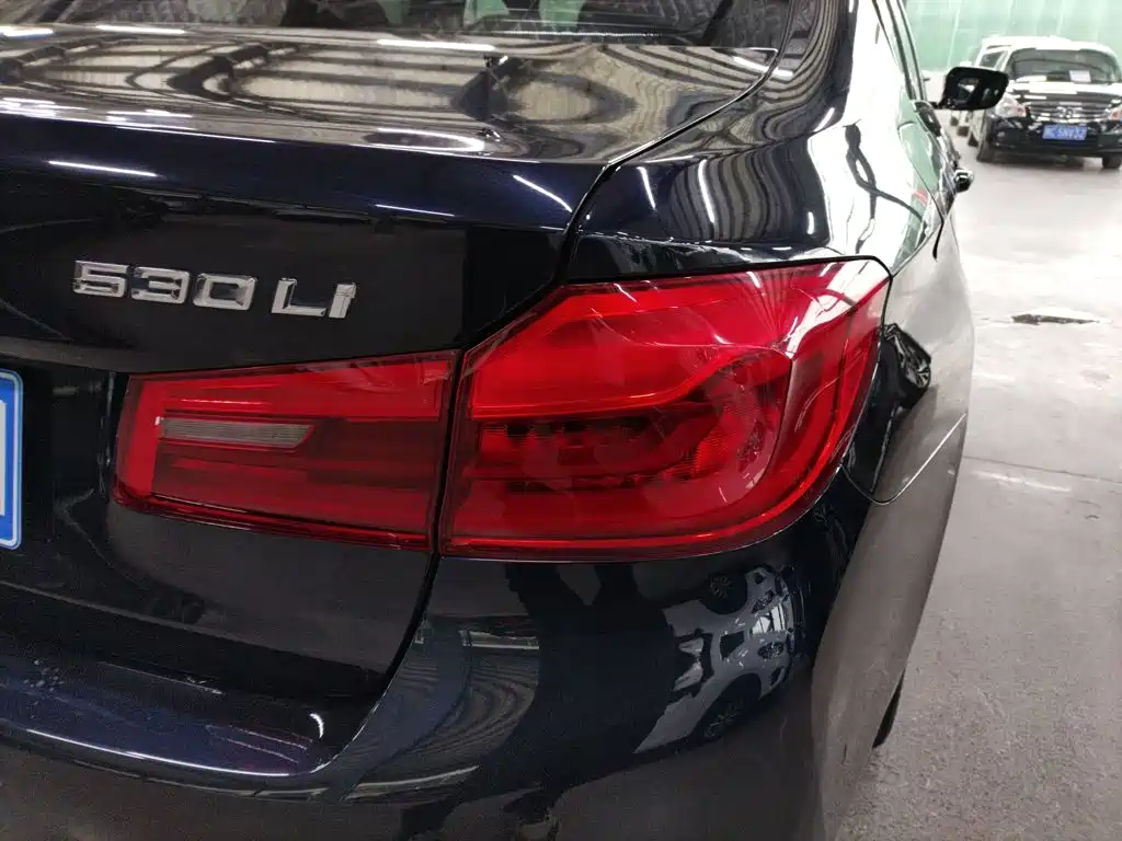 BMW 5 Series 2019 — фото 17