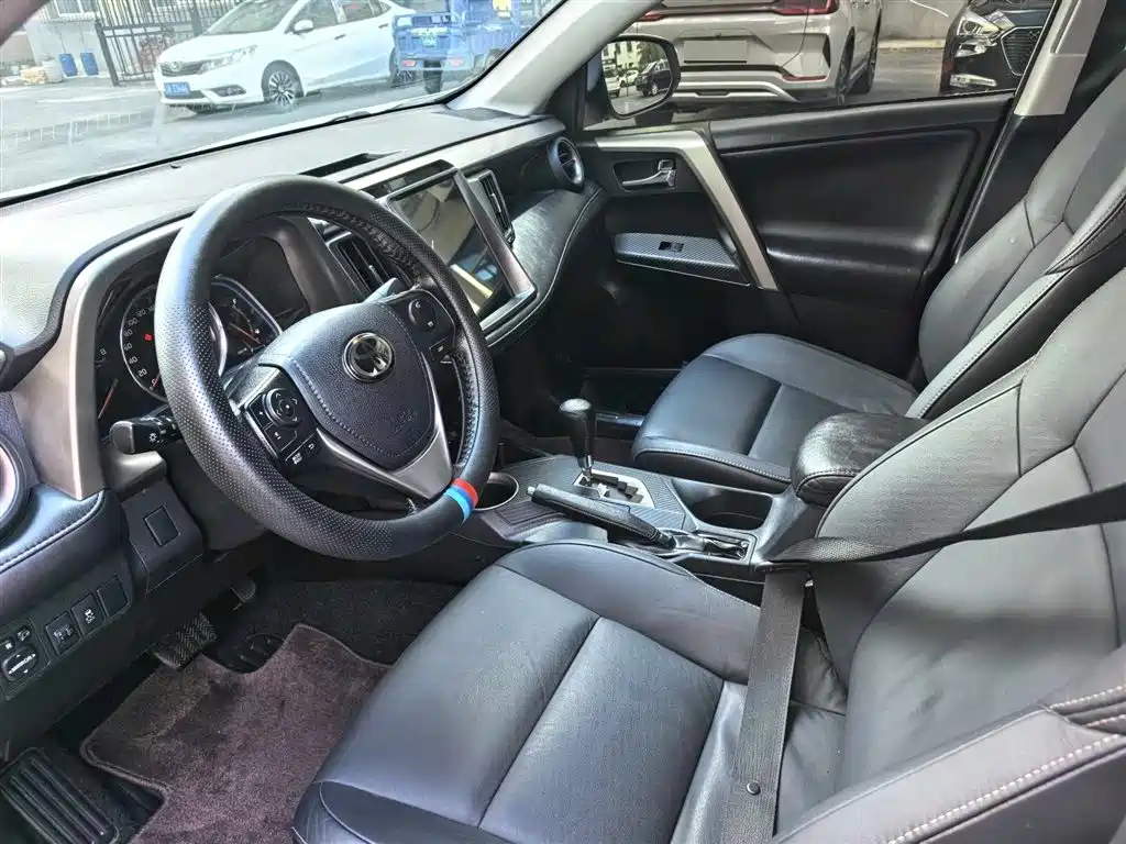 Toyota RAV4 2015 — фото 7