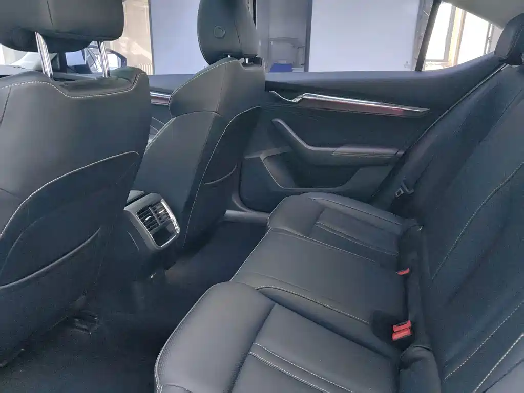 Skoda Octavia 2023 — фото 15