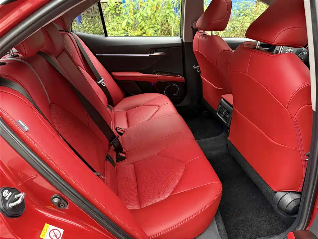 Toyota Camry 2018 — фото 17