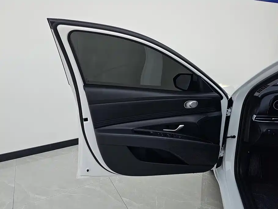 Hyundai Elantra 2025
