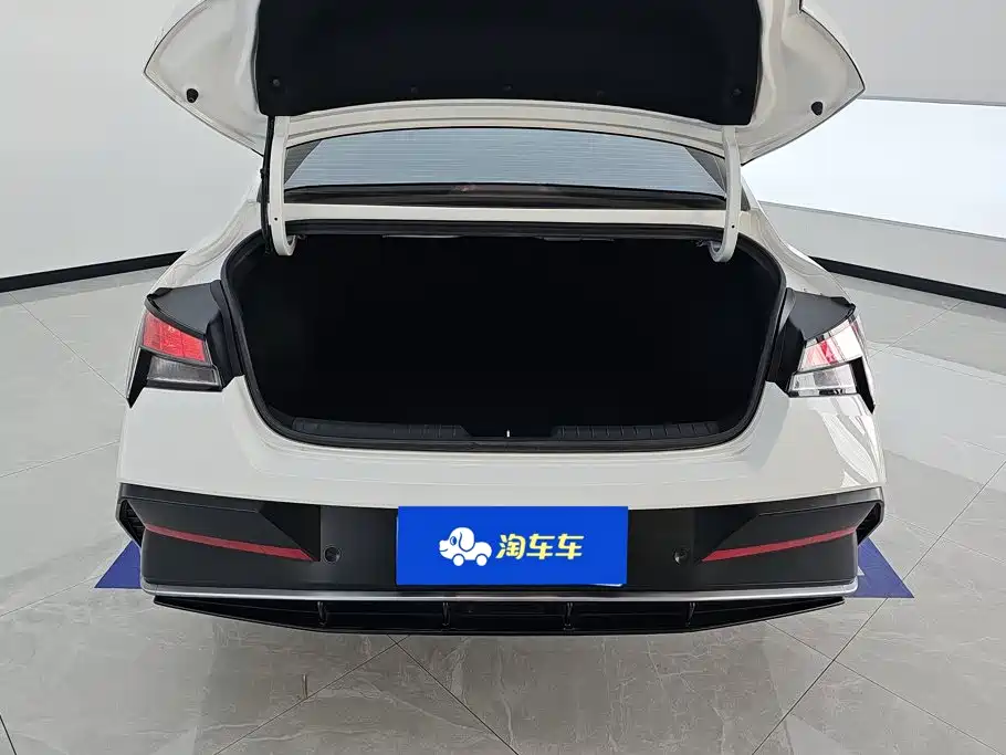Hyundai Elantra 2025