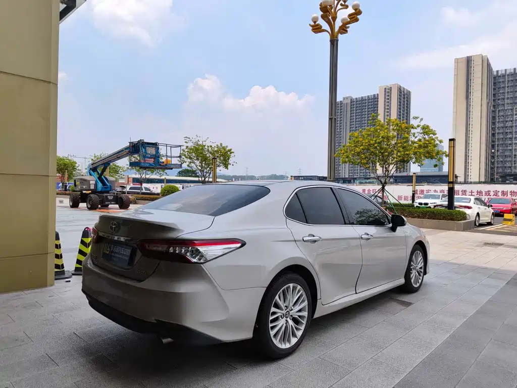 Toyota Camry 2019 — фото 5