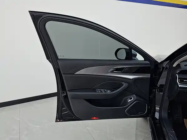 Hongqi H5 2024