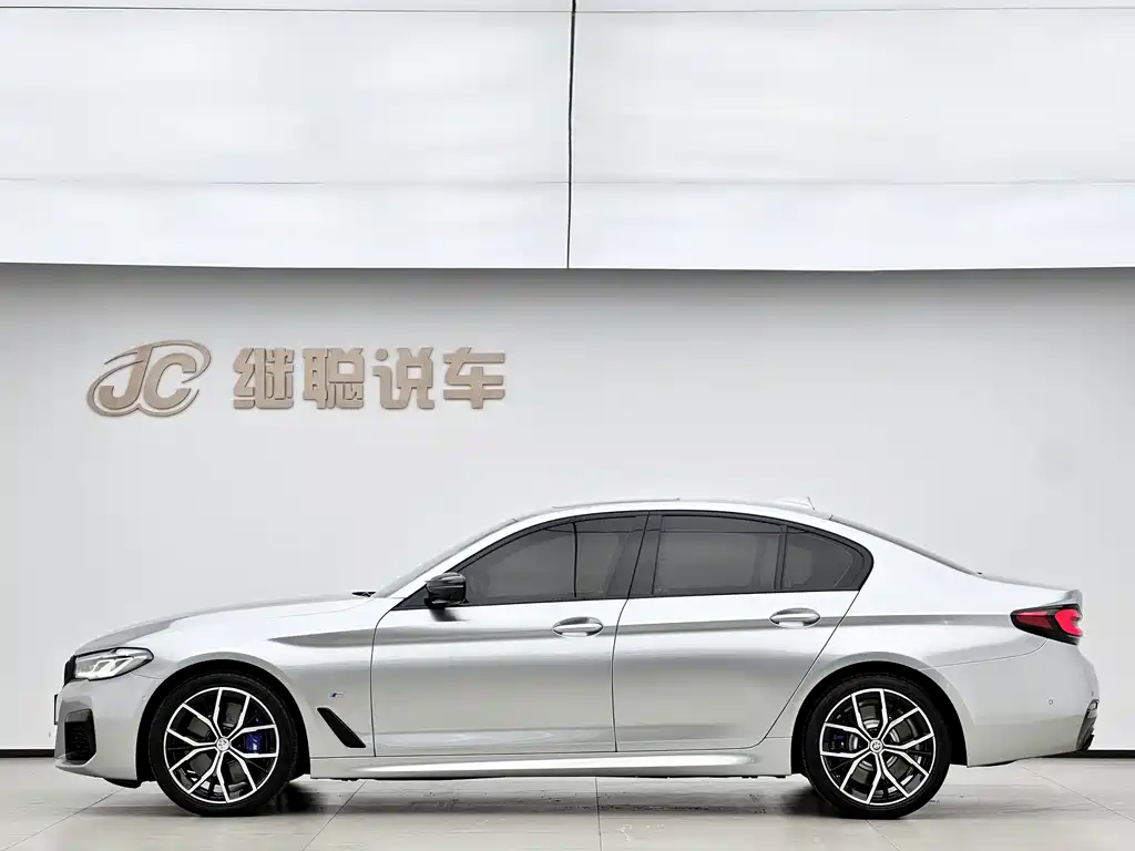 BMW 5 Series 2023 — фото 18
