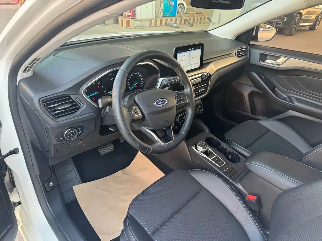 Ford Focus 2020 — фото 12