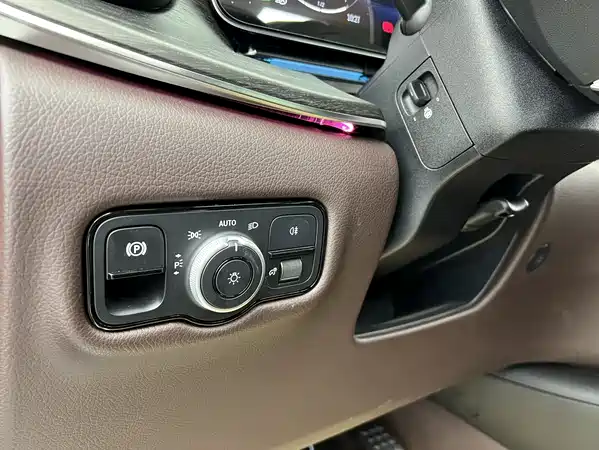 Mercedes-Benz V-Class 2025