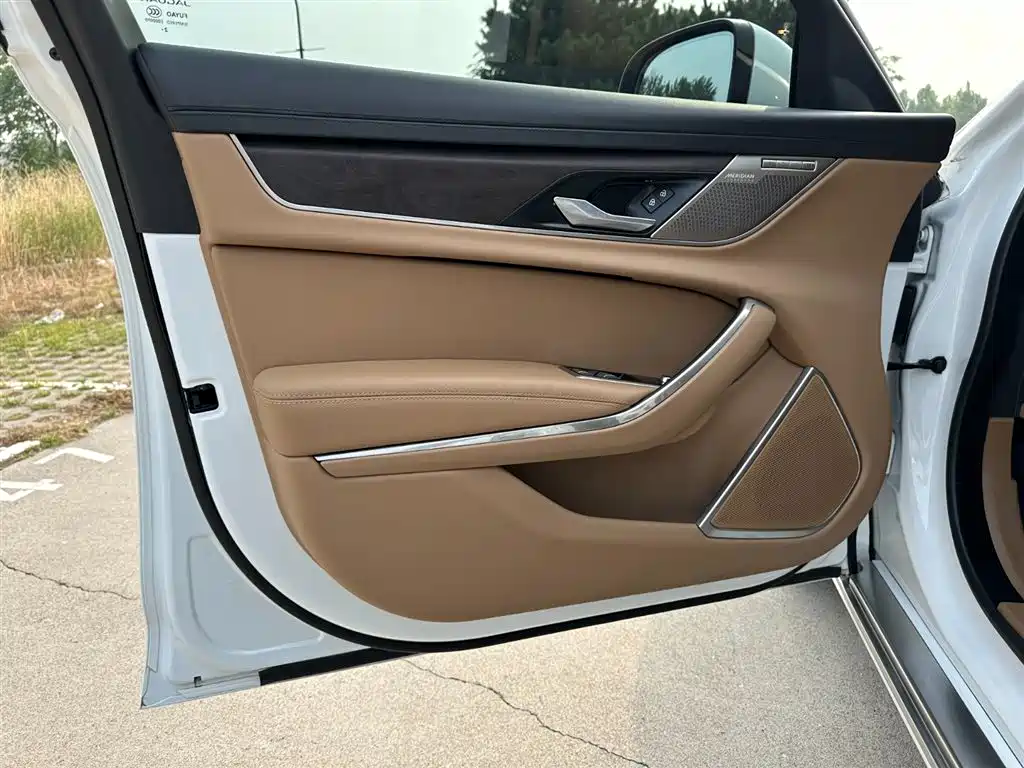 Jaguar XFL 2023 — фото 13
