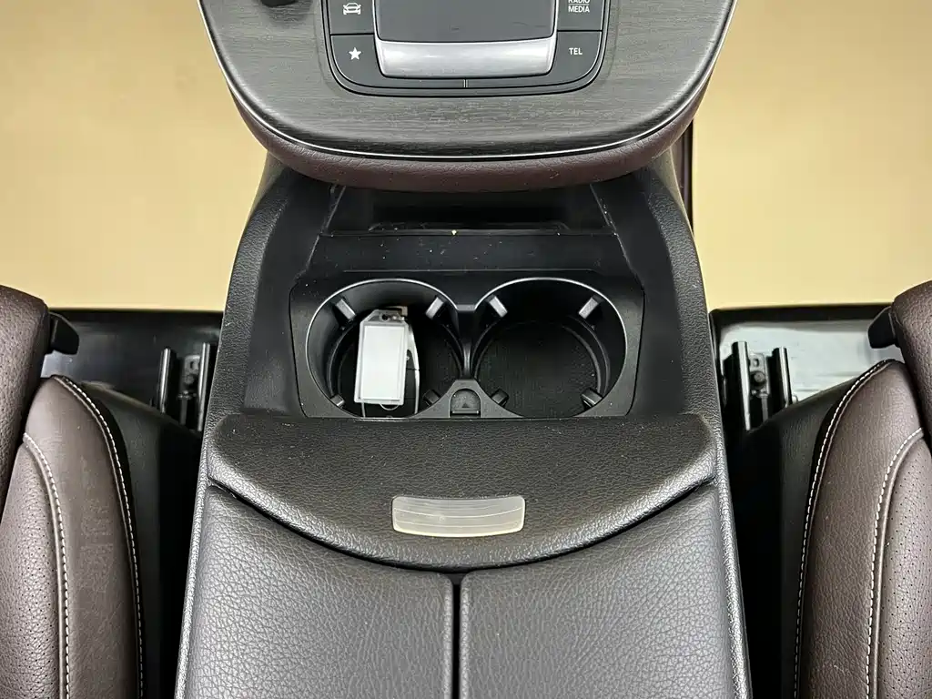 Mercedes-Benz V-Class 2025 — фото 28