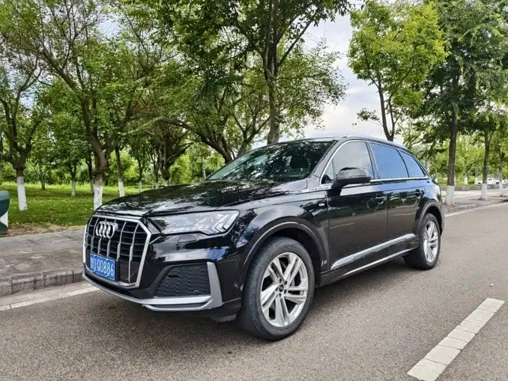 Audi Q7 2021 — фото 1