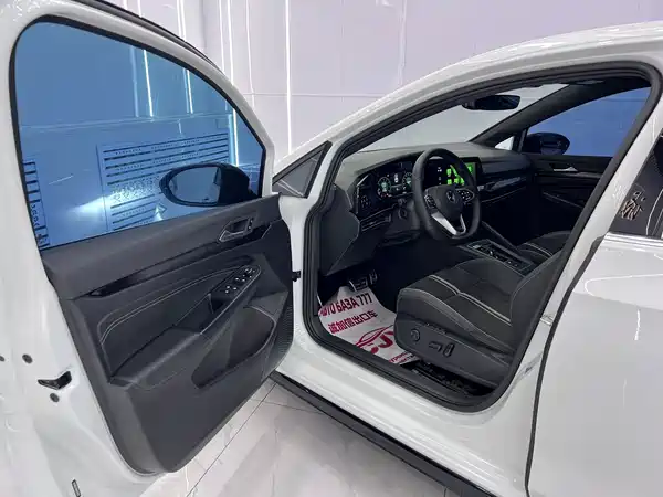 Volkswagen Golf 2024
